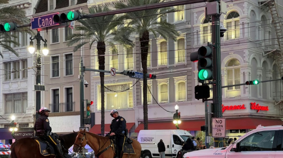 Motorista atropela multid&atilde;o e deixa 10 mortos e 35 feridos em Nova Orleans