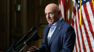 Il Pentagono pronto a punire il senatore dem Kelly per un video anti Trump