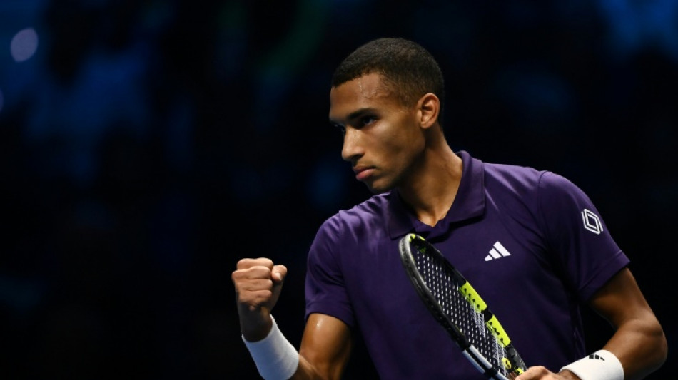 Auger-Aliassime vence Zverev e vai enfrentar Alcaraz nas semifinais do ATP Finals
