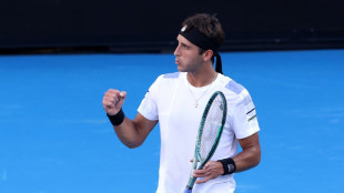 El argentino Etcheverry elimina al británico británico Andy Murray en el Abierto de Australia