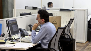 Borsa: Milano amplia il calo (-2%) con Ferragamo ed Stm