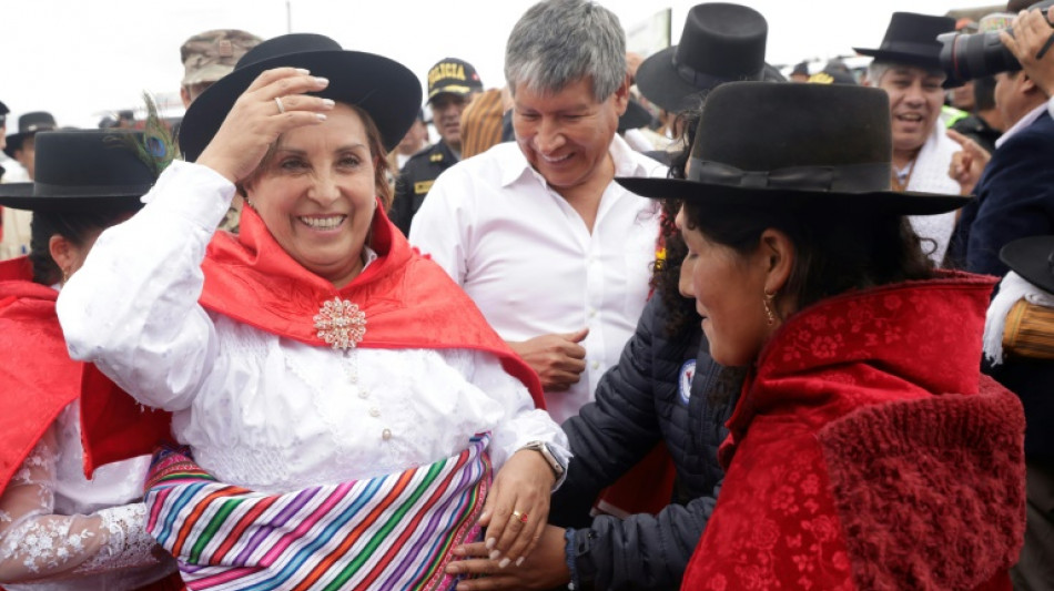 Peruanische Pr&auml;sidentin &uuml;bersteht zwei Antr&auml;ge auf R&uuml;cktritt 