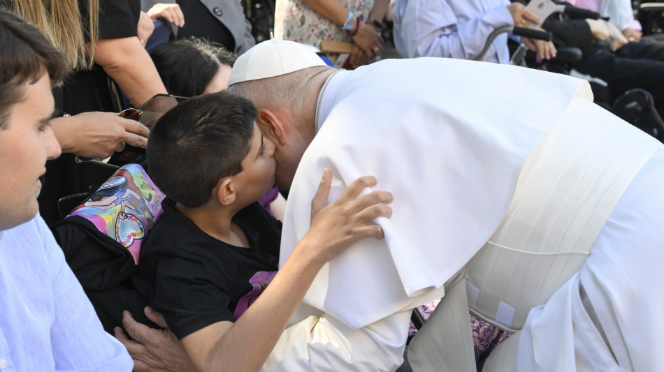 ++ Il Papa ai giovani, davanti al vuoto dell'indifferenza siate umani ++