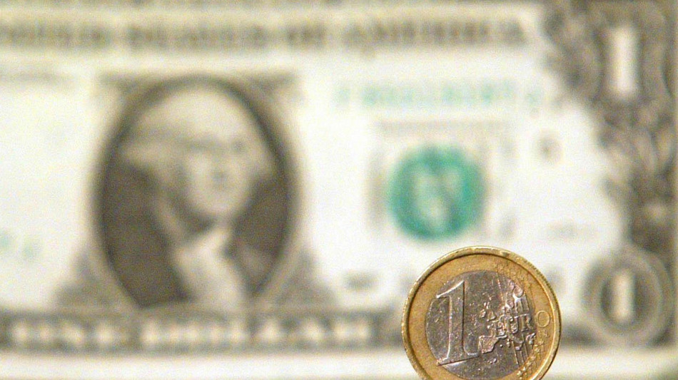 L'euro &egrave; in calo in avvio a 1,0543 dollari