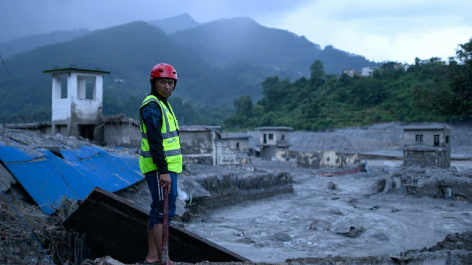 Riesgo de nuevas crecidas complica los rescates en Nepal tras mort&iacute;fero deslave
