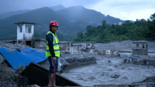 Riesgo de nuevas crecidas complica los rescates en Nepal tras mort&iacute;fero deslave