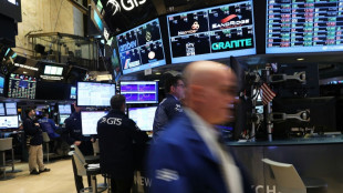 Wall Street ouvre en hausse, au rebond apr&egrave;s une semaine calamiteuse