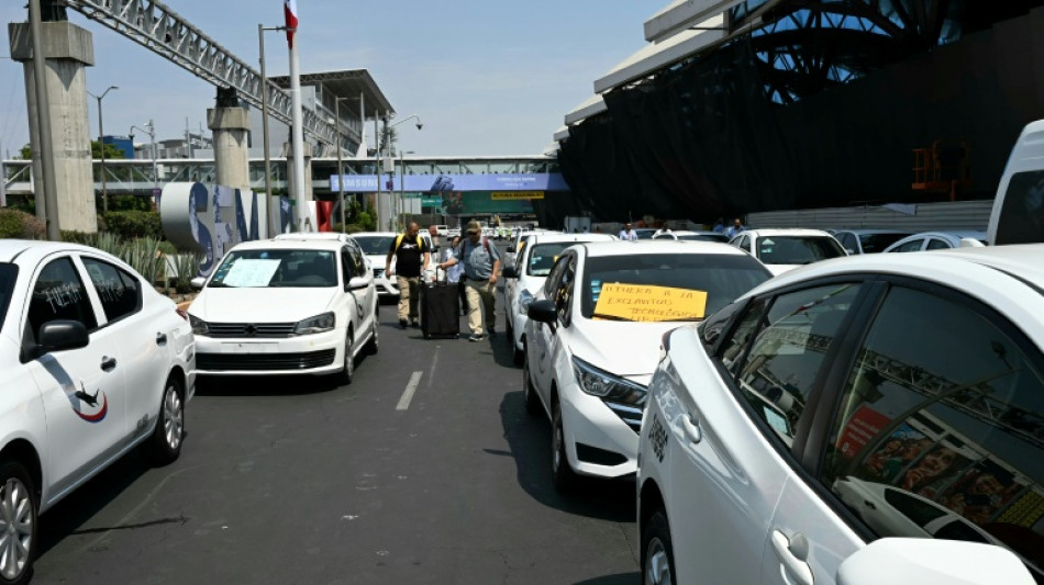 Autoridades buscan impedir una operaci&oacute;n de aplicaciones de transporte en el aeropuerto de M&eacute;xico