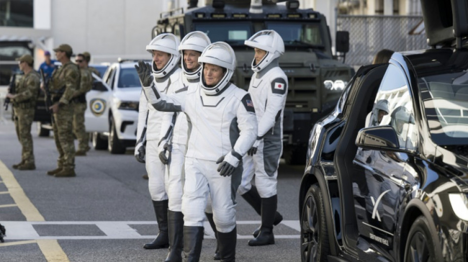 Cohete despega hacia la EEI para rescatar a astronautas varados