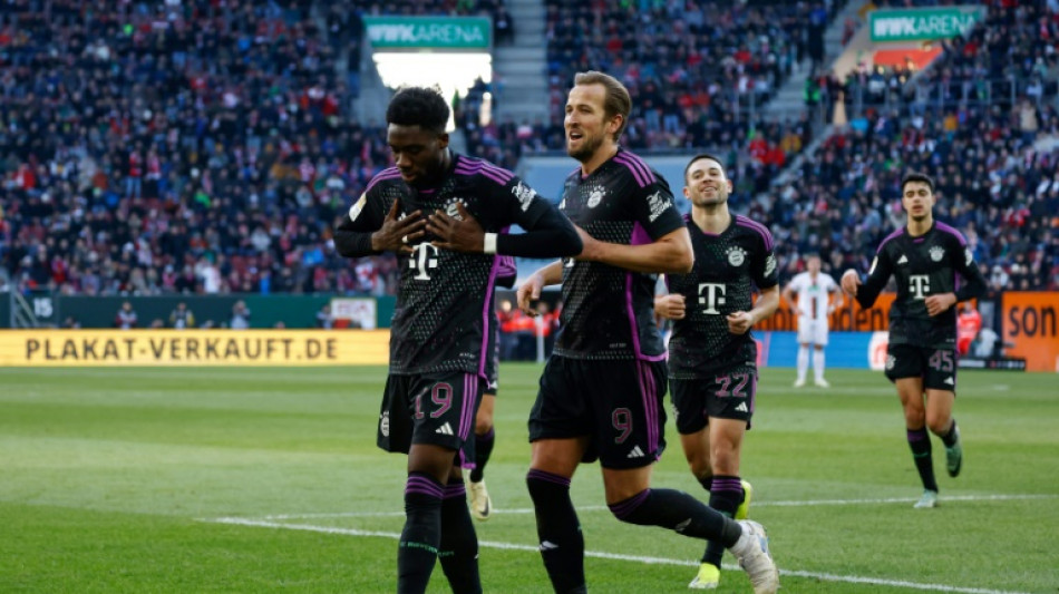 Bayern vence Augsburg e se aproxima do l&iacute;der Leverkusen, que empata com 'Gladbach'