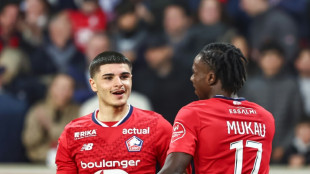 Lille vence Lens em clássico e se aproxima da zona da Champions
