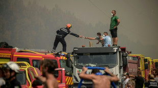 Incendies: renforts dans le Var, le feu contenu en Gironde