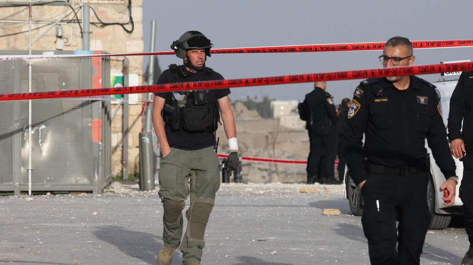 Sparatoria a nord di Tel Aviv, un morto e 4 feriti. Polizia, 'terrorismo'
