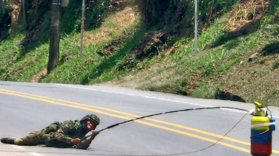 Colombia general, intel boss suspended over alleged guerilla ties