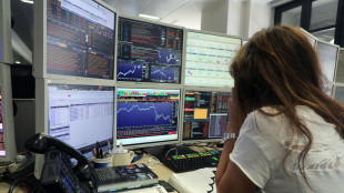 Borsa: Milano si consolida a +0,4% con Generali, Unipol, Tim
