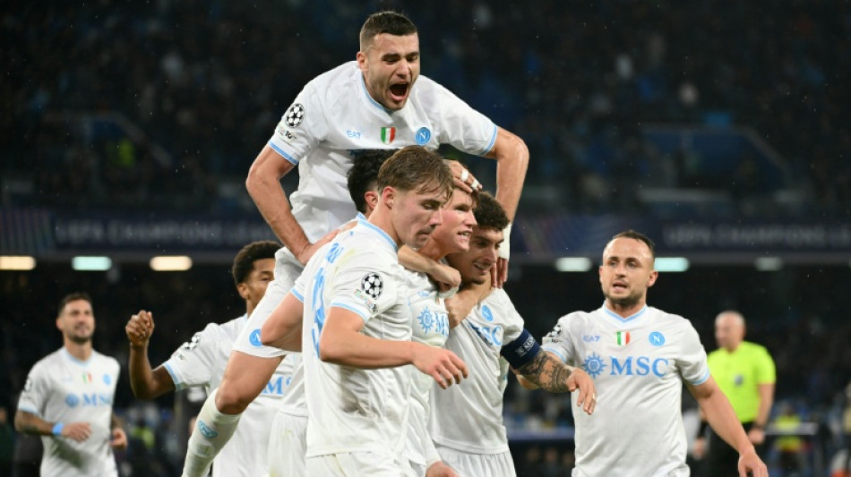 McTominay comanda Napoli em vit&oacute;ria na Champions dedicada a Maradona