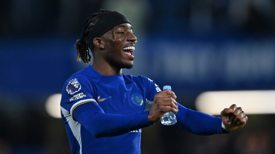 Chelsea vence Tottenham (2-0) e se aproxima das posi&ccedil;&otilde;es europeias