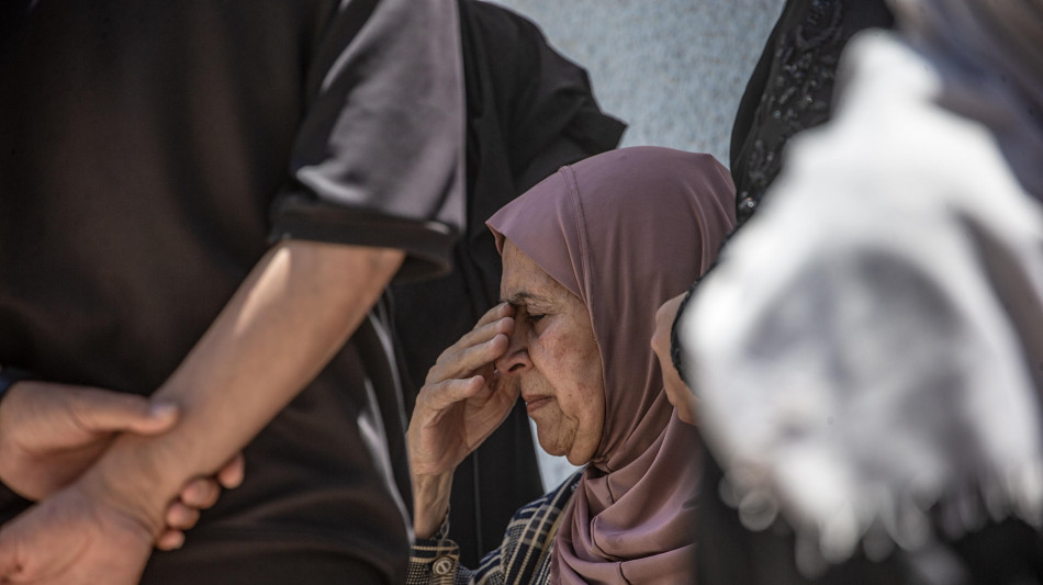 Protezione civile Gaza, 'salgono a 10 le vittime dei raid israeliani'