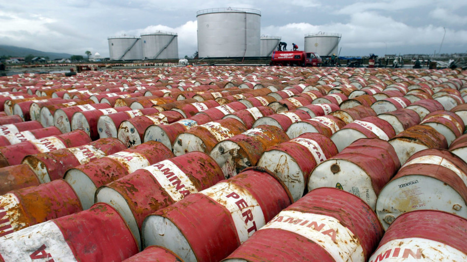 Prezzo petrolio in calo, Wti scambiato a 61,57 dollari