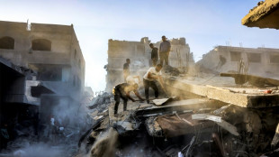 Les Palestiniens d&eacute;sesp&eacute;r&eacute;s attendent l'aide humanitaire promise &agrave; Gaza