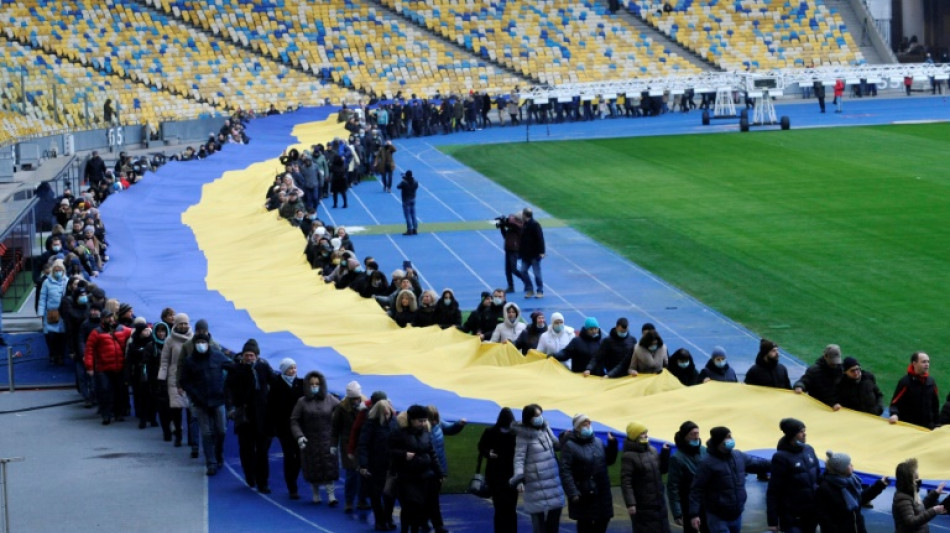 L'Ukraine c&eacute;l&egrave;bre une "Journ&eacute;e de l'unit&eacute;", l'Otan ne voit pas de d&eacute;sescalade