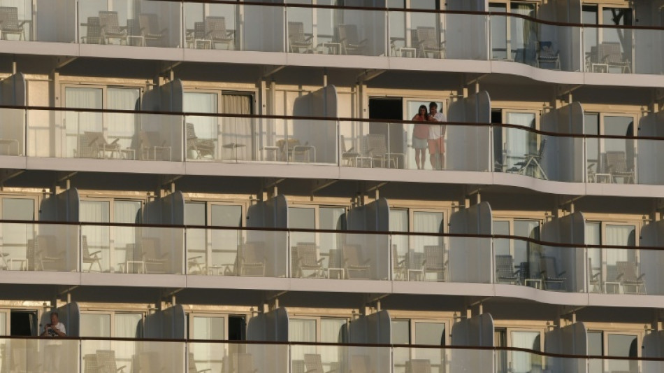 Kreuzfahrt nach Kollision in Bremerhaven abgesagt - Sturmflutwarnung f&uuml;r Nordseek&uuml;ste