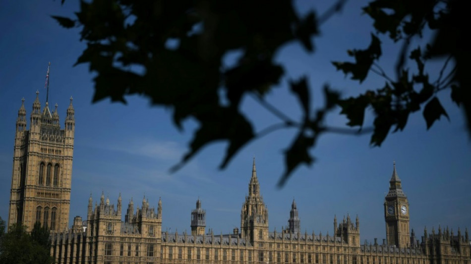 Umstrittener Plan in Gro&szlig;britannien zur Abschiebung von Migranten nach Ruanda gebilligt