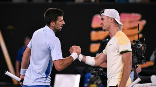Open d'Australie: entr&eacute;e chahut&eacute;e pour Djokovic sur son terrain f&eacute;tiche