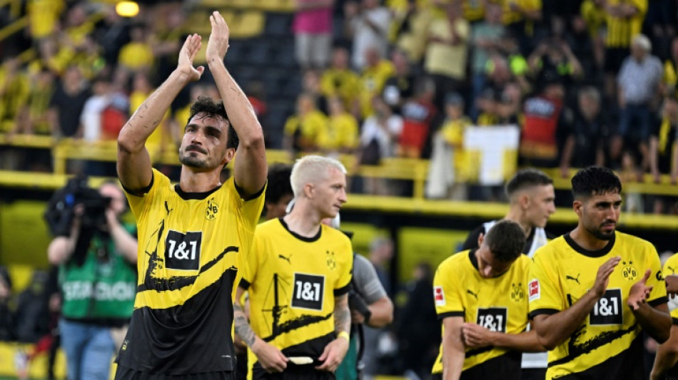 Dortmund vence Col&ocirc;nia no fim na estreia no Alem&atilde;o; Leverkusen derrota Leipzig