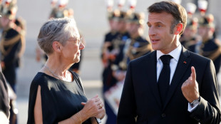 Macron confirme Borne &agrave; Matignon, "ajustements" minist&eacute;riels en vue