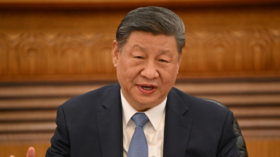 Xi alerta que protecionismo 'não leva a lugar nenhum' no início de viagem pelo sudeste asiático