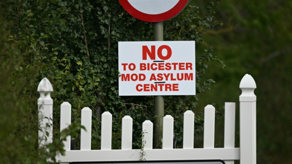 Vilarejo ingl&ecirc;s vota pela independ&ecirc;ncia em protesto contra centro para imigrantes