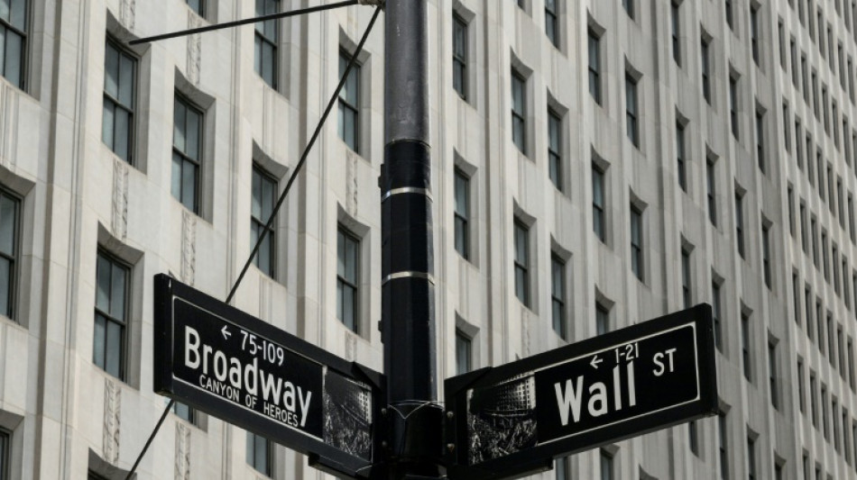 Wall Street &eacute;volue prudemment en attendant les propos du patron de la Fed