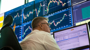 Borsa: l'Europa chiude a due velocit&agrave;, Parigi +0,18%