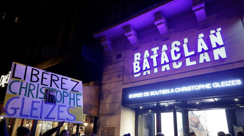 Une journ&eacute;e de mobilisation pour Christophe Gleizes se termine en musique au Bataclan