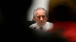 Chido: apr&egrave;s Mayotte, Bayrou ach&egrave;ve son d&eacute;placement &agrave; La R&eacute;union