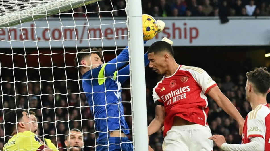 Angleterre: Arsenal bat Burnley 3-1 et recolle &agrave; Manchester City