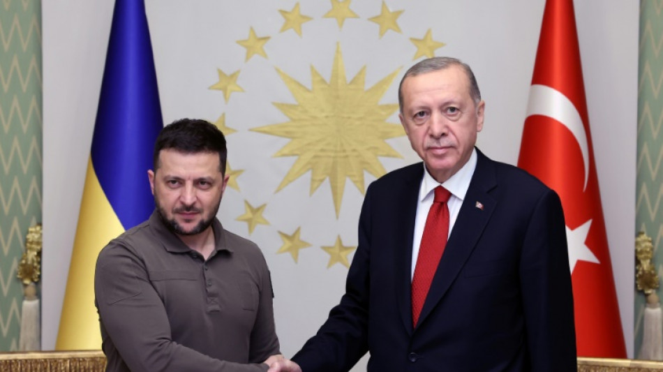 Washington garantit &agrave; Zelensky, en &eacute;tape &agrave; Istanbul, des armes &agrave; sous-munitions