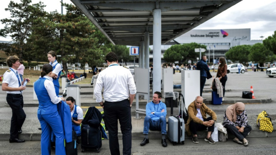 France: de nombreux a&eacute;roports r&eacute;gionaux &eacute;vacu&eacute;s apr&egrave;s des alertes &agrave; la bombe