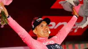 Carapaz, una 'maglia rosa' fr&aacute;gil luego de la etapa del Mortirolo