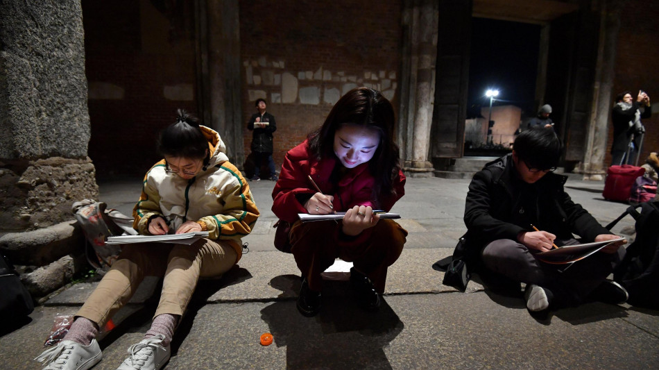 Milioni di studenti cinesi affrontano il gaokao, esame di ammissione all'universit&agrave;