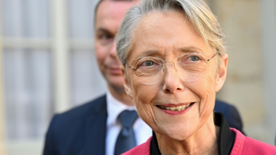 Retraites: Borne fait un pas de c&ocirc;t&eacute;, puis d&eacute;fend son "alignement" avec Macron