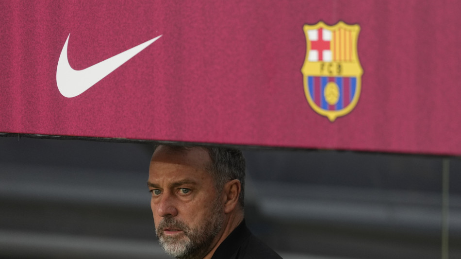 Flick affranto dopo vittoria del suo Barca, Raphinha lo consola