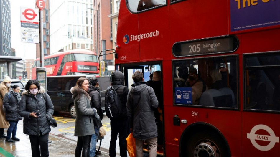 Un gar&ccedil;on de 14 ans meurt poignard&eacute; dans un bus londonien