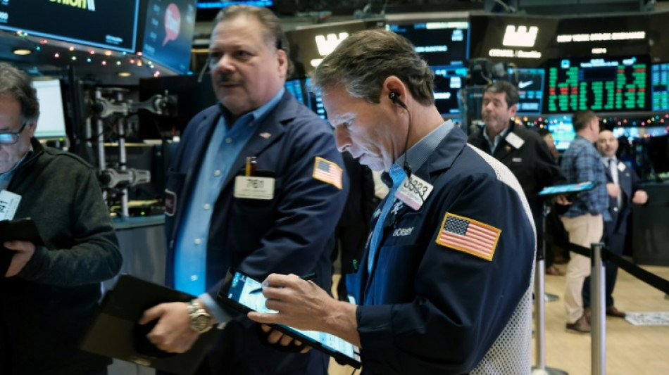 H&eacute;sitante, Wall Street &eacute;volue l&eacute;g&egrave;rement dans le vert &agrave; l'ouverture