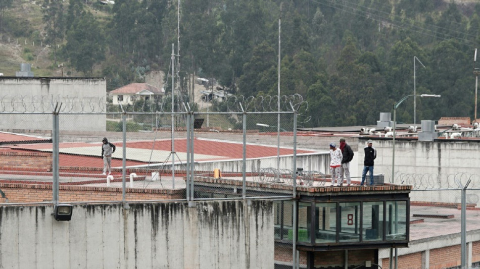 Presos no Equador libertam 57 guardas e policiais mantidos ref&eacute;ns