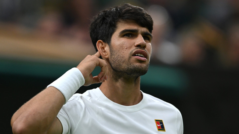 Wimbledon: Alcaraz rimonta Rublev e va ai quarti