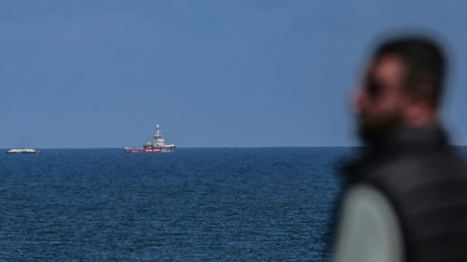 Navio humanit&aacute;rio espanhol se aproxima da costa de Gaza