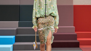 Corta e grintosa, la giacca 'cropped' &egrave; la protagonista dell'estate 2026