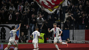 L&iacute;deres Lyon, Midtjylland e Aston Villa vencem na Liga Europa